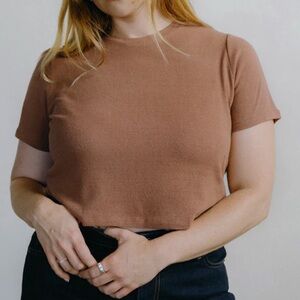 OZMA Lou Tee in Manzanita, Medium